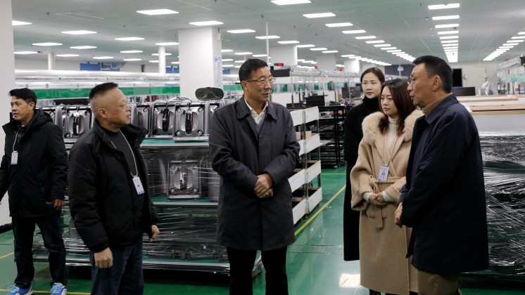 自貿(mào)區(qū)郴州片區(qū)、高新區(qū)黨工委書記王衛(wèi)東一行蒞臨炬神電子調(diào)研